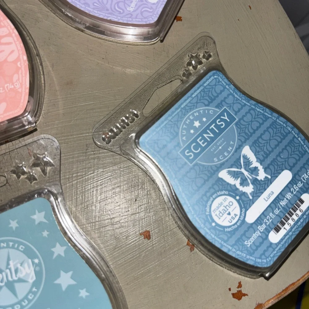 Scentsy Wax Bar Assortment in Pink, Blue, Purple, Cream, Tan - Picture 2 of 4